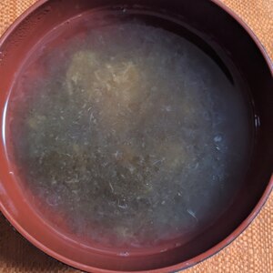 とろろ昆布と梅干しのお吸い物